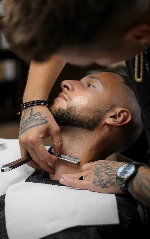 Tradiční holení přímou břitvou produkty Angry Beards