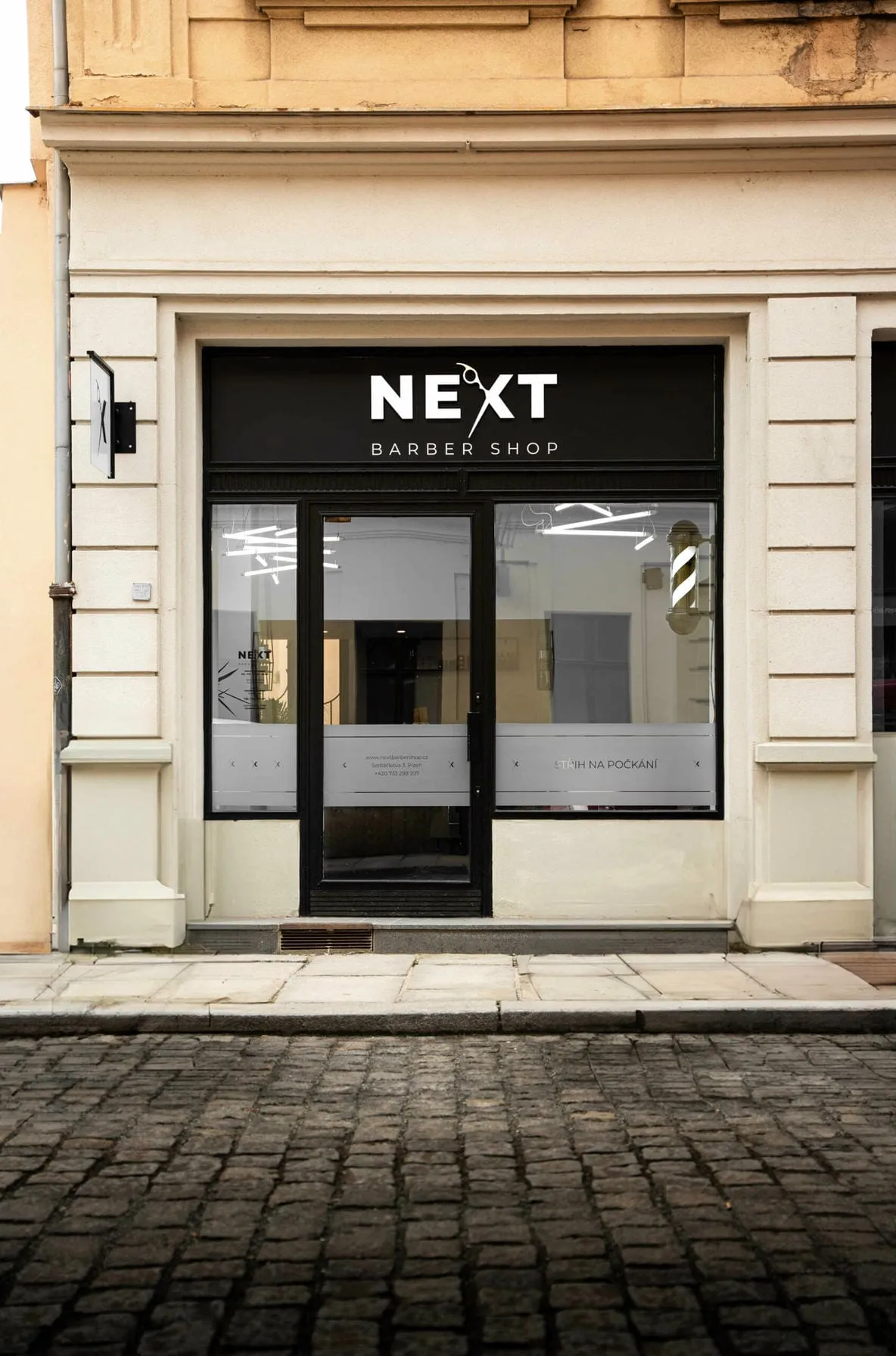 Vstup do pobočky Next Barber Shop Plzeň