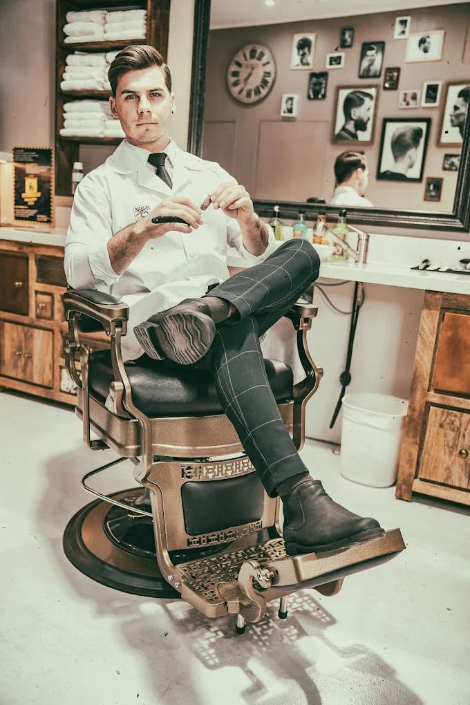 Barber na křesle – Shelby Barber Shop Plzeň