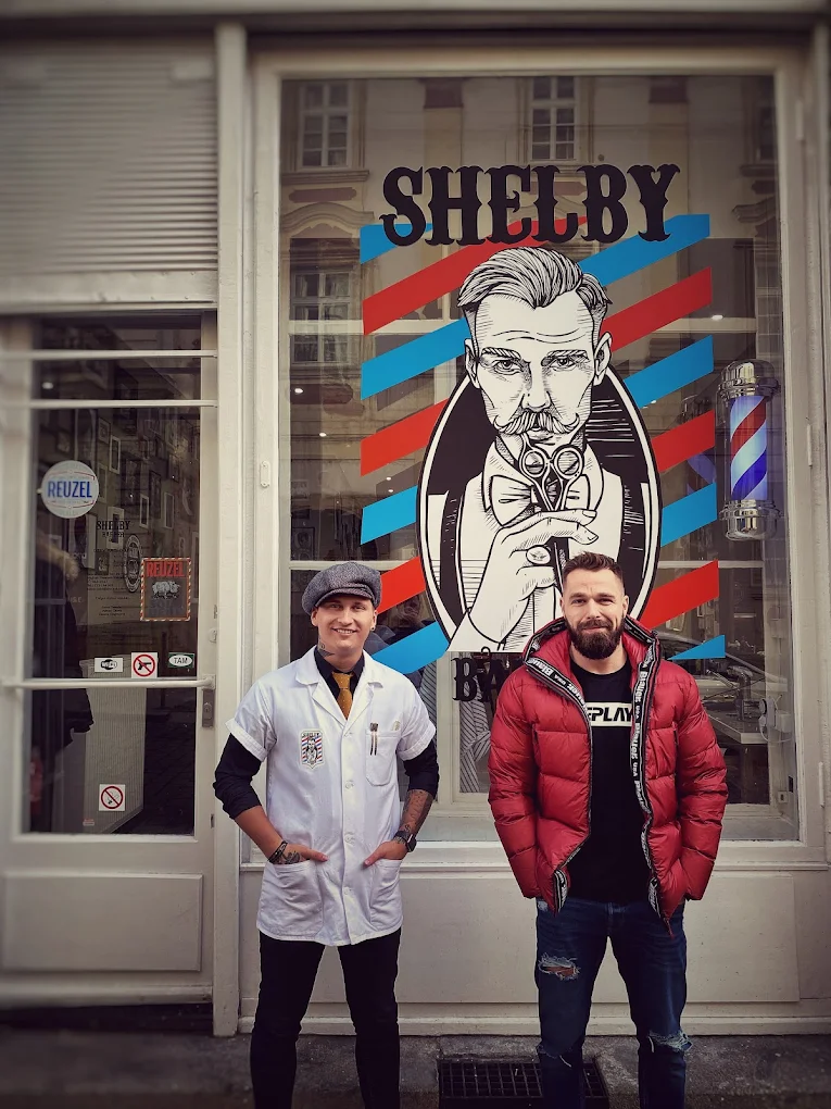 Stylový vstup do Shelby Barber Shop Plzeň