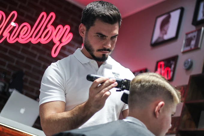 Střih vlasů v Shelby Barber Shop Plzeň